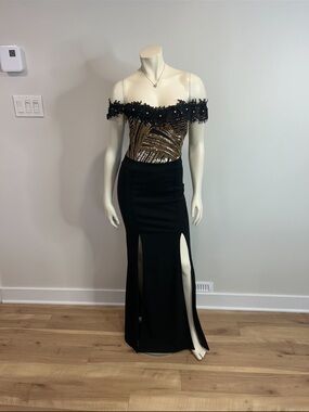 Gorgeous Valentina Black and Gold off the Shoulder Sequin Lace Evening Gown❤️L